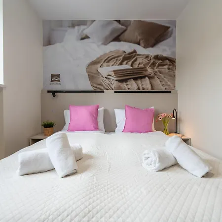 Książka Do Poduszki - 250 Metrów Do Bulwarów Wiślanych - Dream